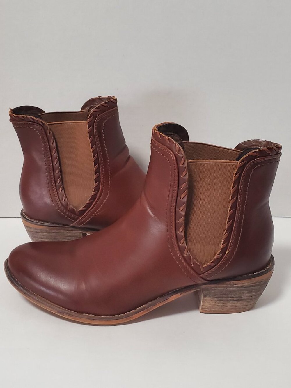 Women's size 9 med brown ankle booties
